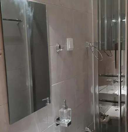 - Antonio Pedro Rum i privatbostad *