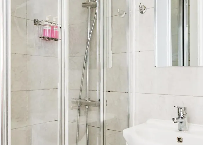 Δωμάτια σε οικογενειακή κατοικία - Antonio Pedro *